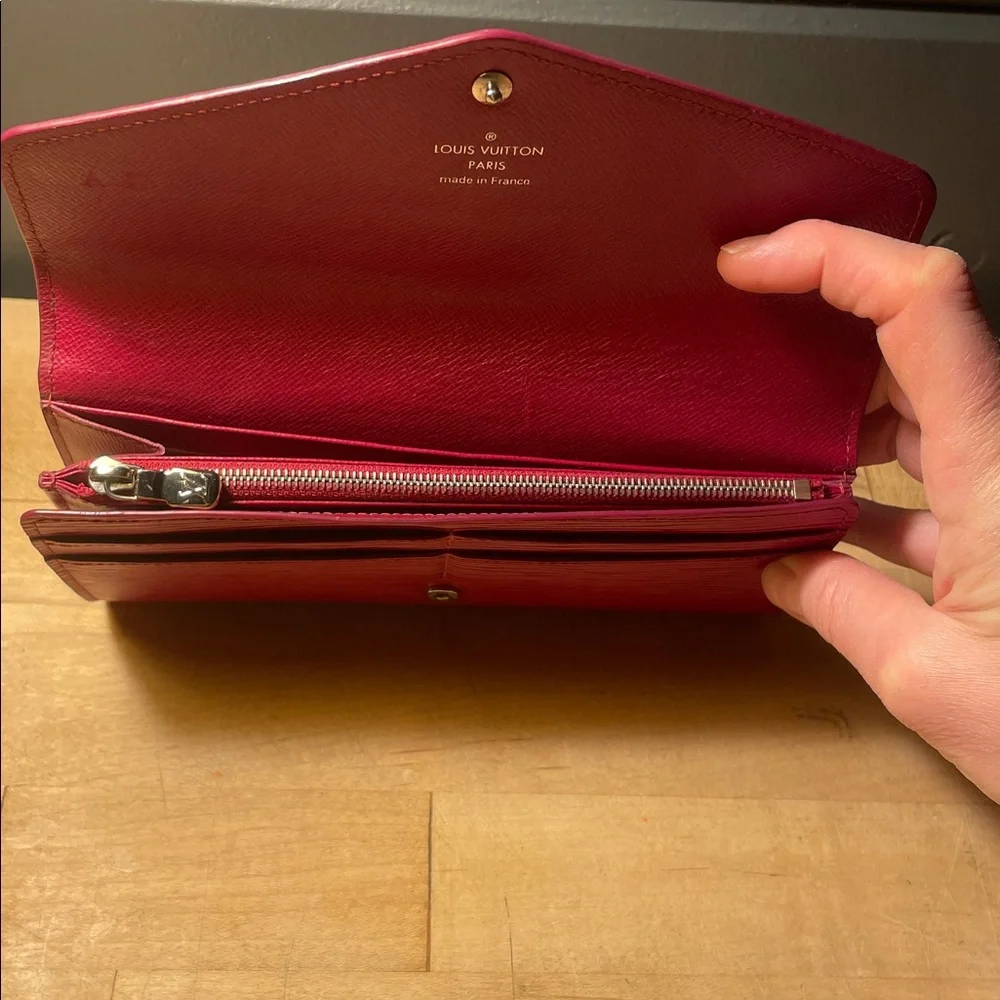 SOLD Louis Vuitton Fucshia Sarah Epi Wallet! - Picture 4 of 6